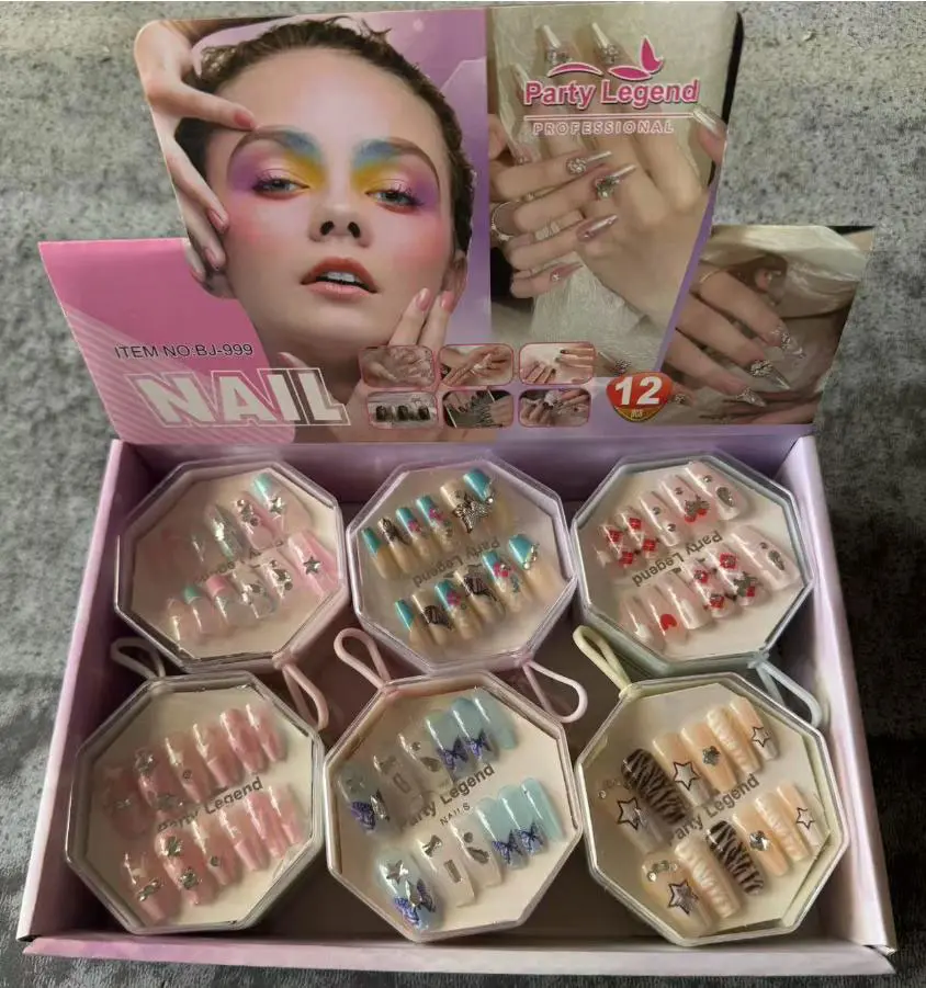Faux ongles dame