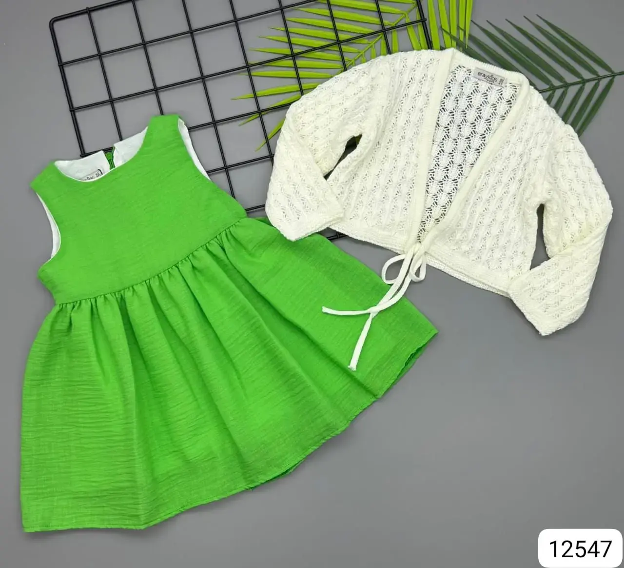 Ensemble deux pièces (robe et cardigan)