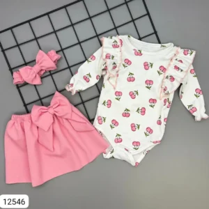 Ensemble trois pièces pour bébé fille