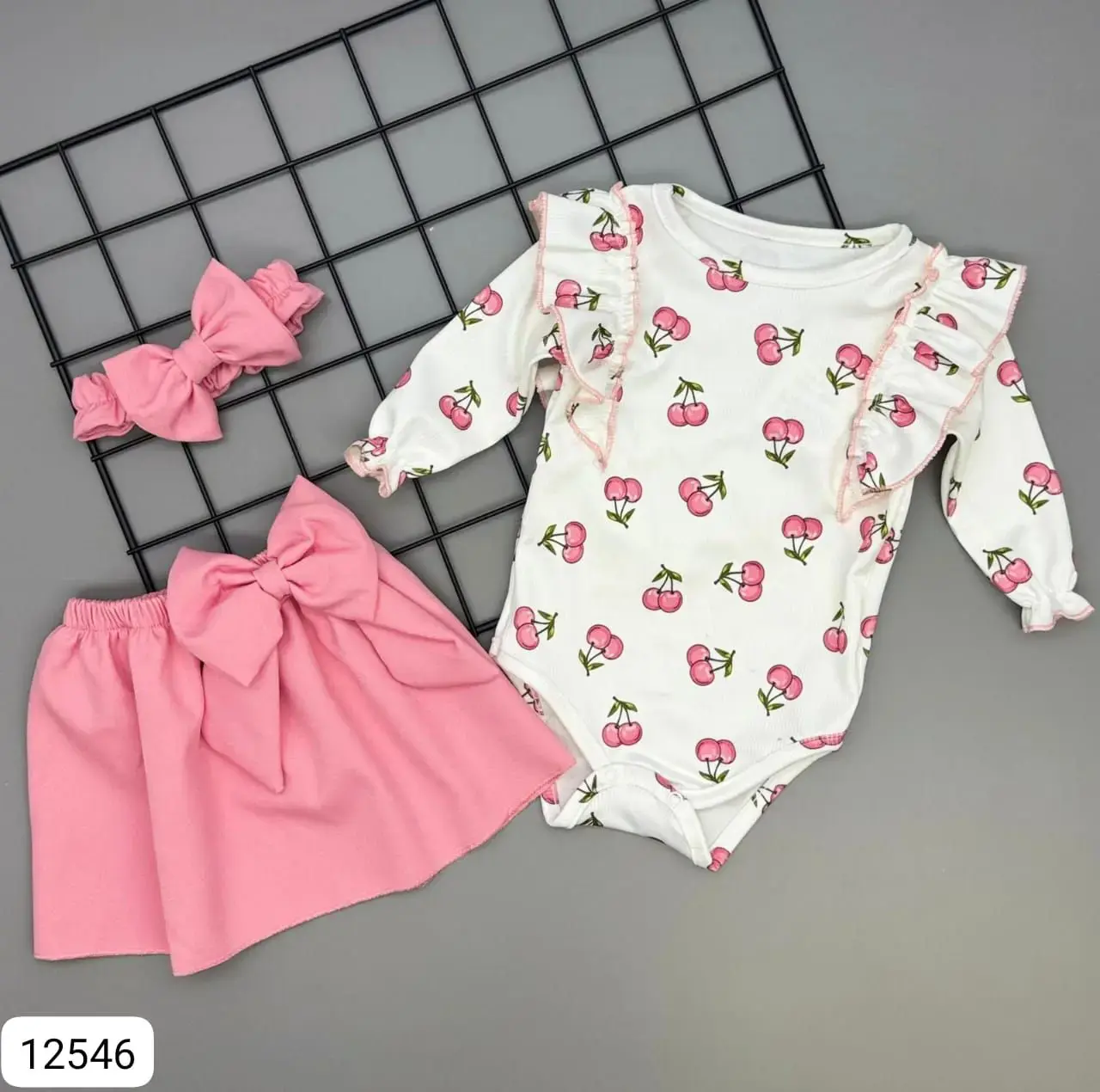 Ensemble trois pièces pour bébé fille